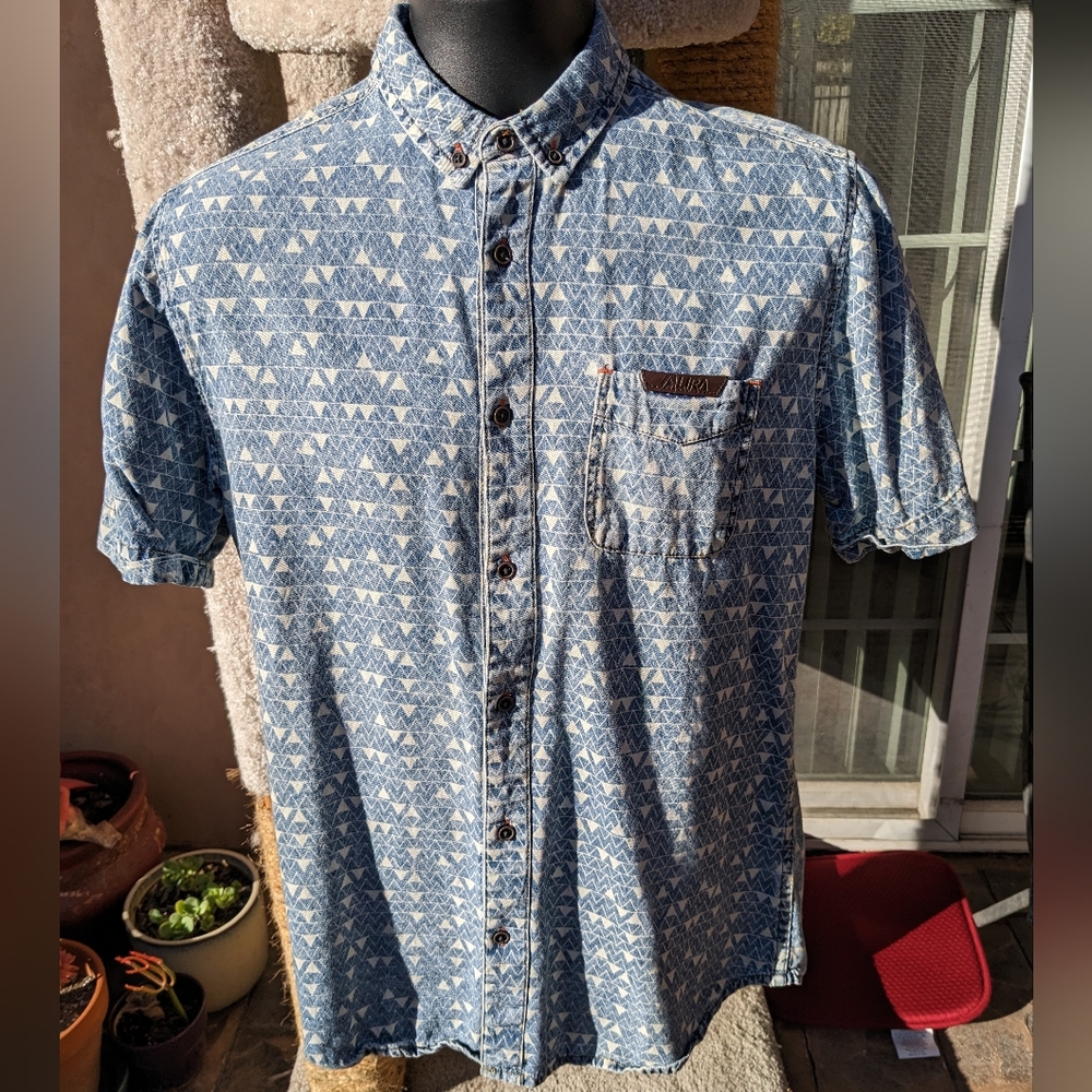 Lira shirt